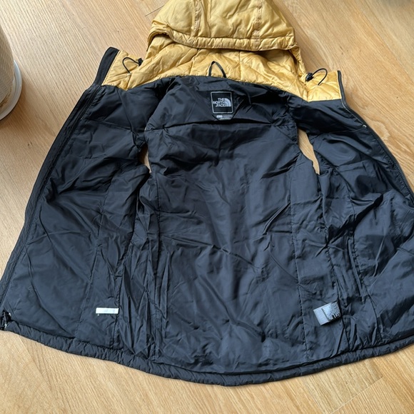 The North Face Puffer Vest Women's Xs Hooded 650 Down Gold Black - Picture 13 of 13
